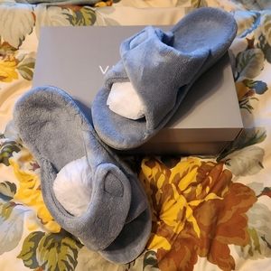 Vionic slippers